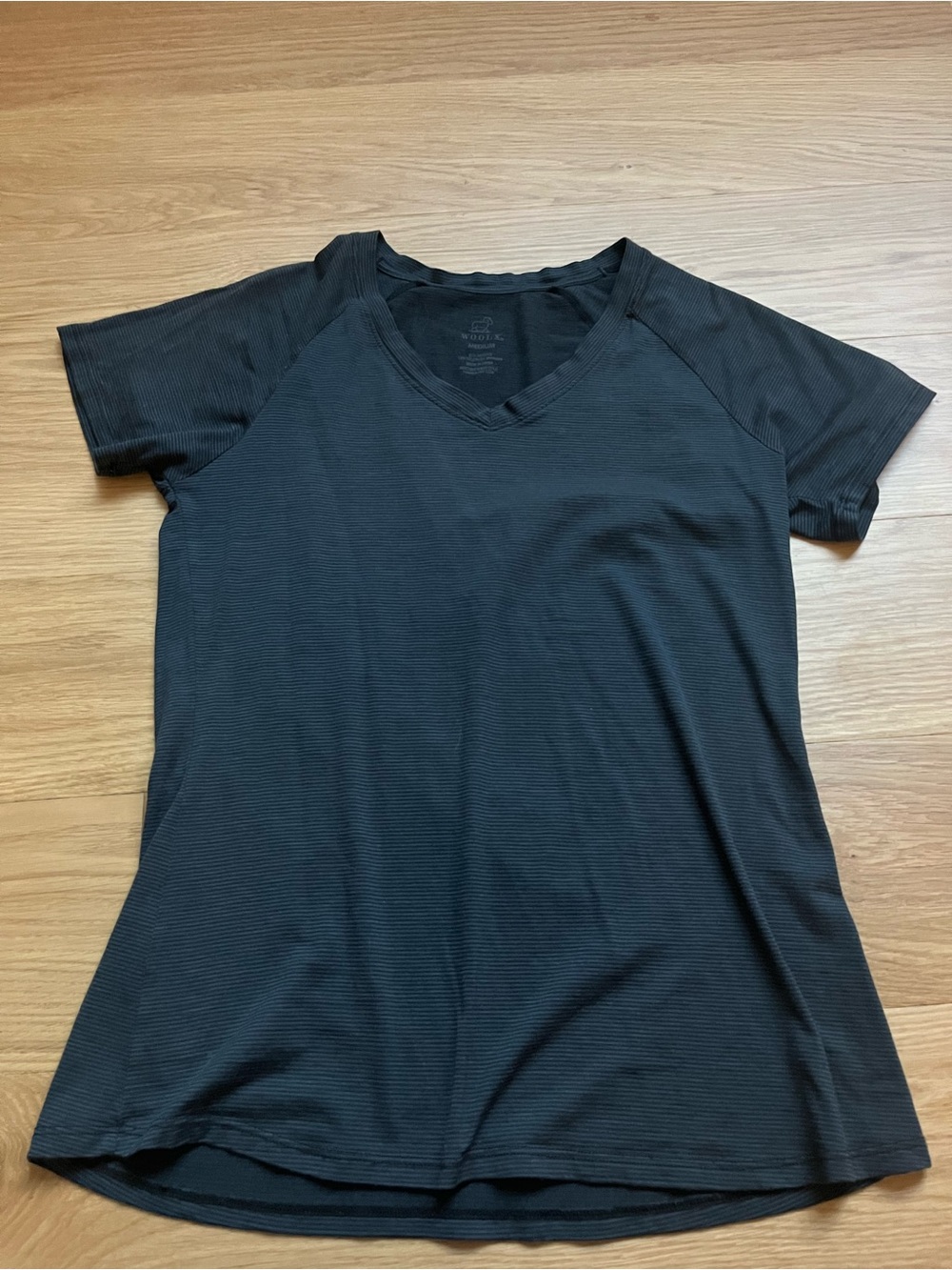 Woolx Women's Mia Black thin striped  V-Neck Tee size M